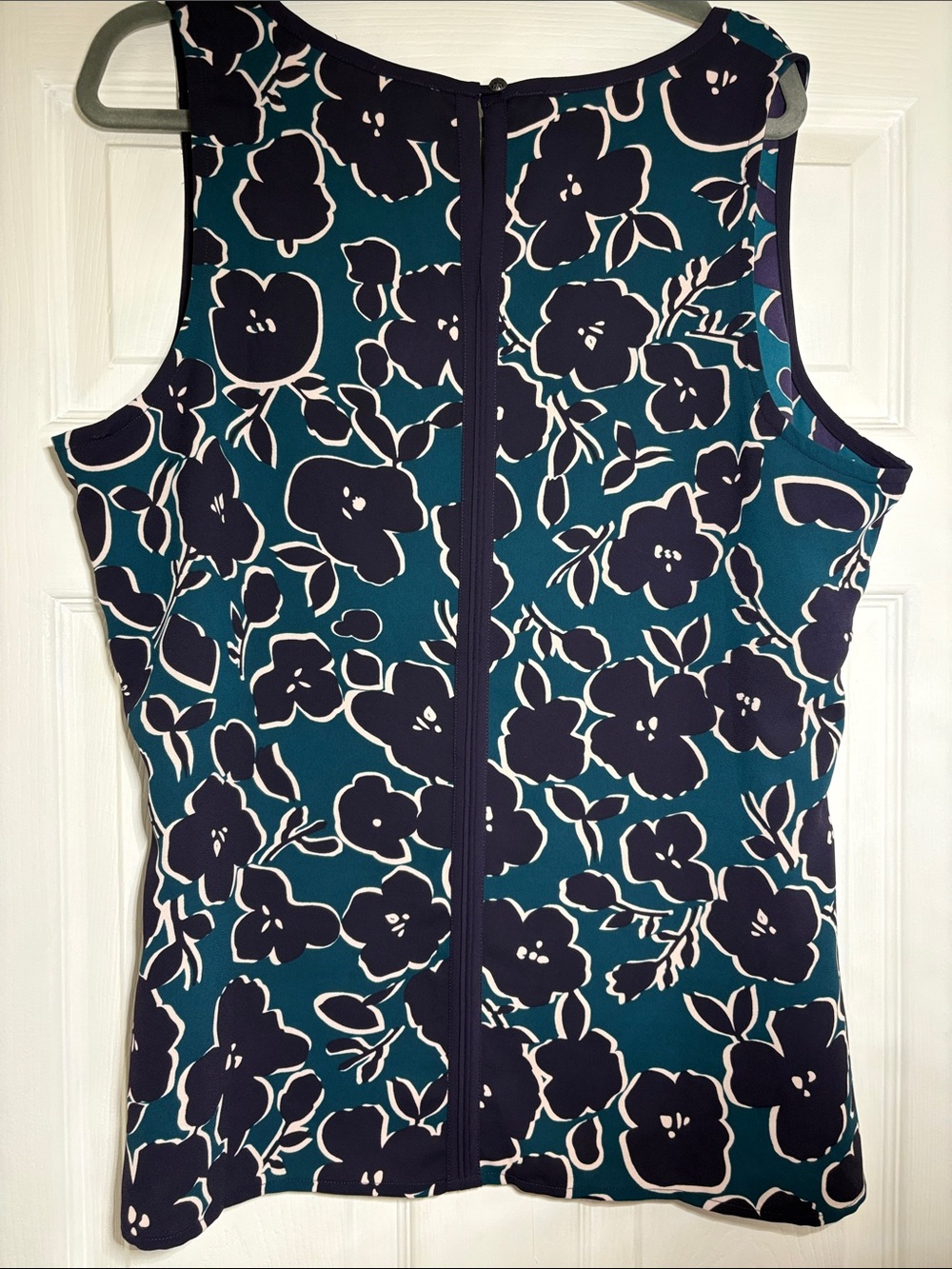 CAbi Teal & purpura WARHOL TOP Floral sleeves “3087” - Picture 5 of 9
